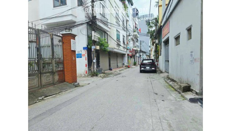 Cô Lan cán bộ về hưu gửi bán nhà trung tâm Thạch Bàn, Long Biên dưới 6.6 tỷ. DT 40m2